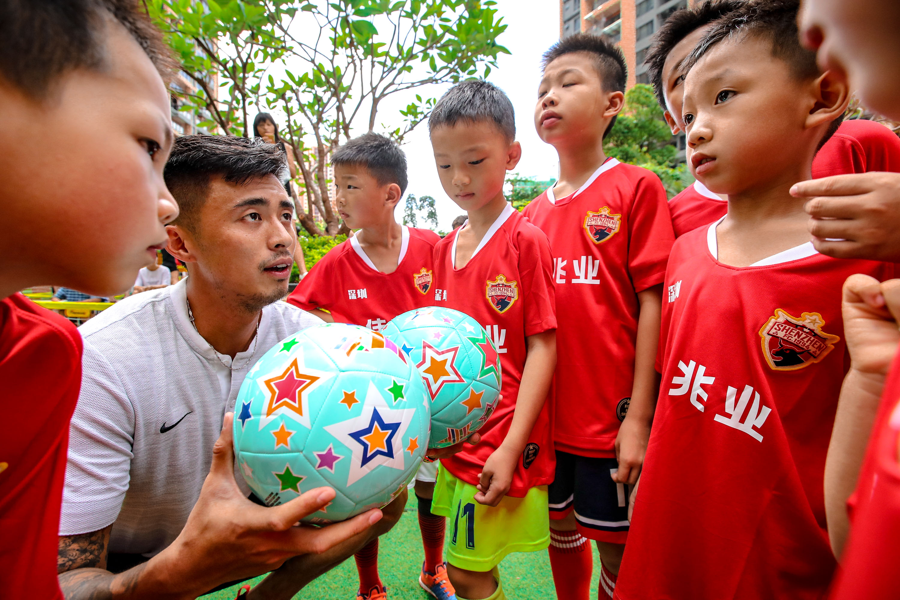 关于深圳佳兆业球员无惧困难，坚定信念备战的信息