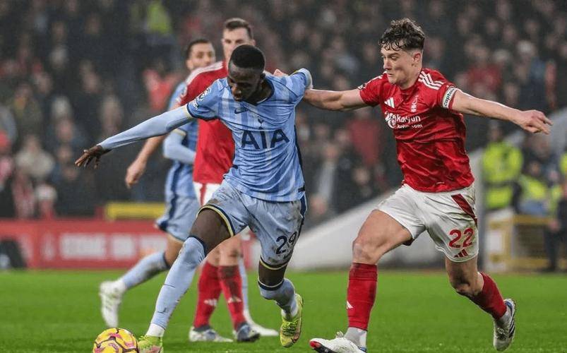 包含狼队客场逼平曼城，保级形势稳中有升的词条