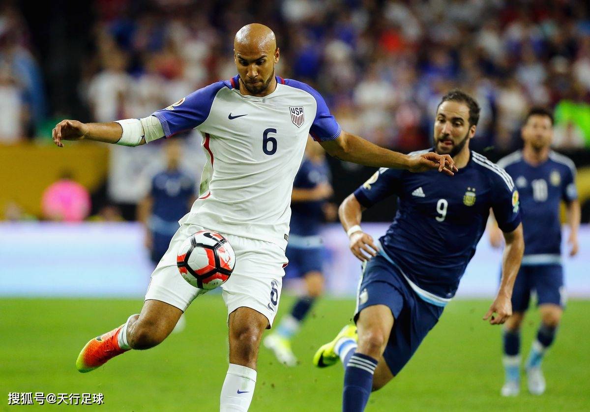 组织国际友谊赛，提升球员技术