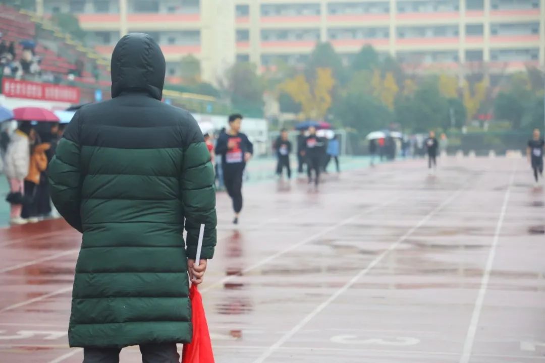 东欧联赛球队争分夺秒，冲刺胜利的终点的简单介绍