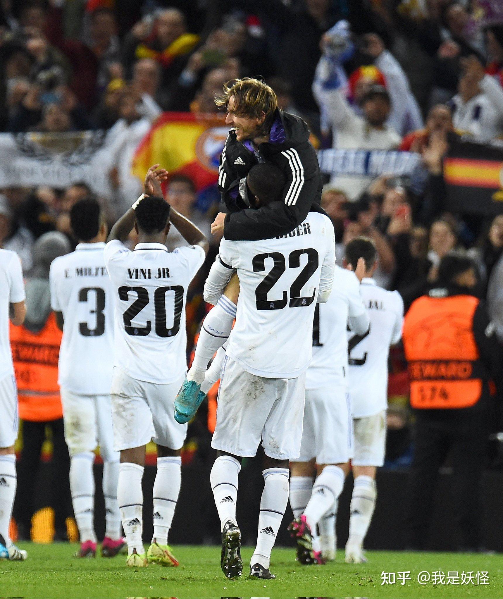 包含本泽马赛前列队欢迎利物浦，尊重对手尽显风度！的词条