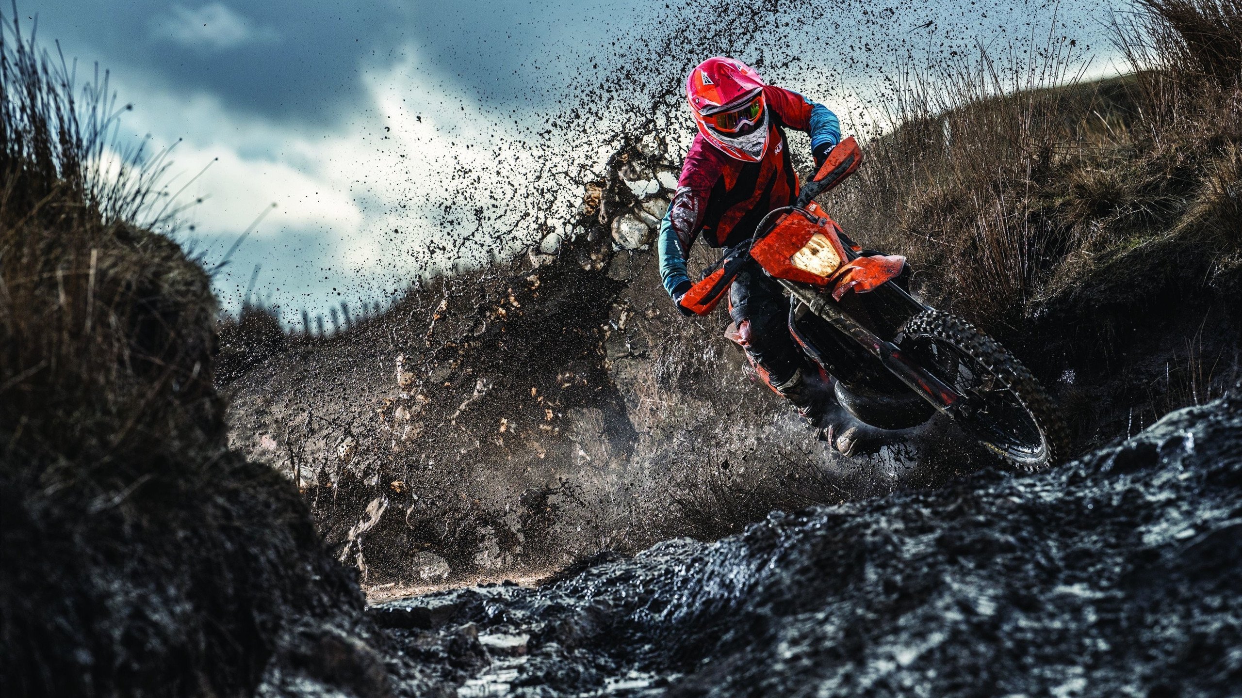 莎拉波娃重返赛场，重返赛场首场状态出色，西班牙队观众沸腾！比赛高潮迭起